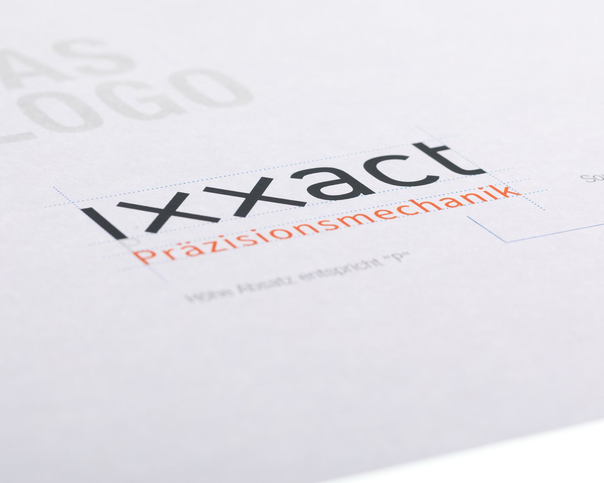 Symbolfoto für Nutzungsrechte auf Design-Leistungen: Ansicht des Logos der ixxact Präzisionsmechanik GmbH