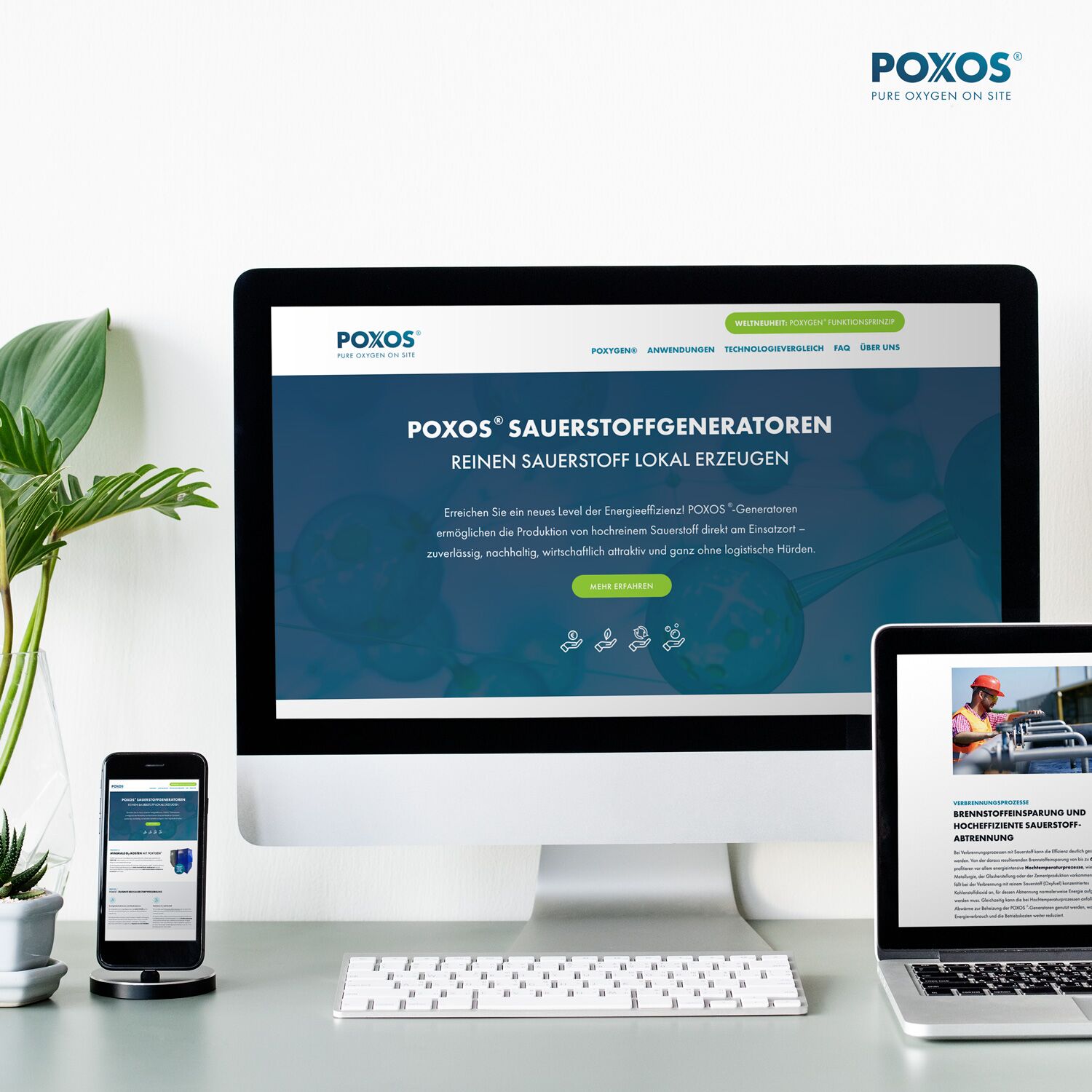 Mockup der Website zeigt die Startseite auf Desktop, Tablet und Smartphone