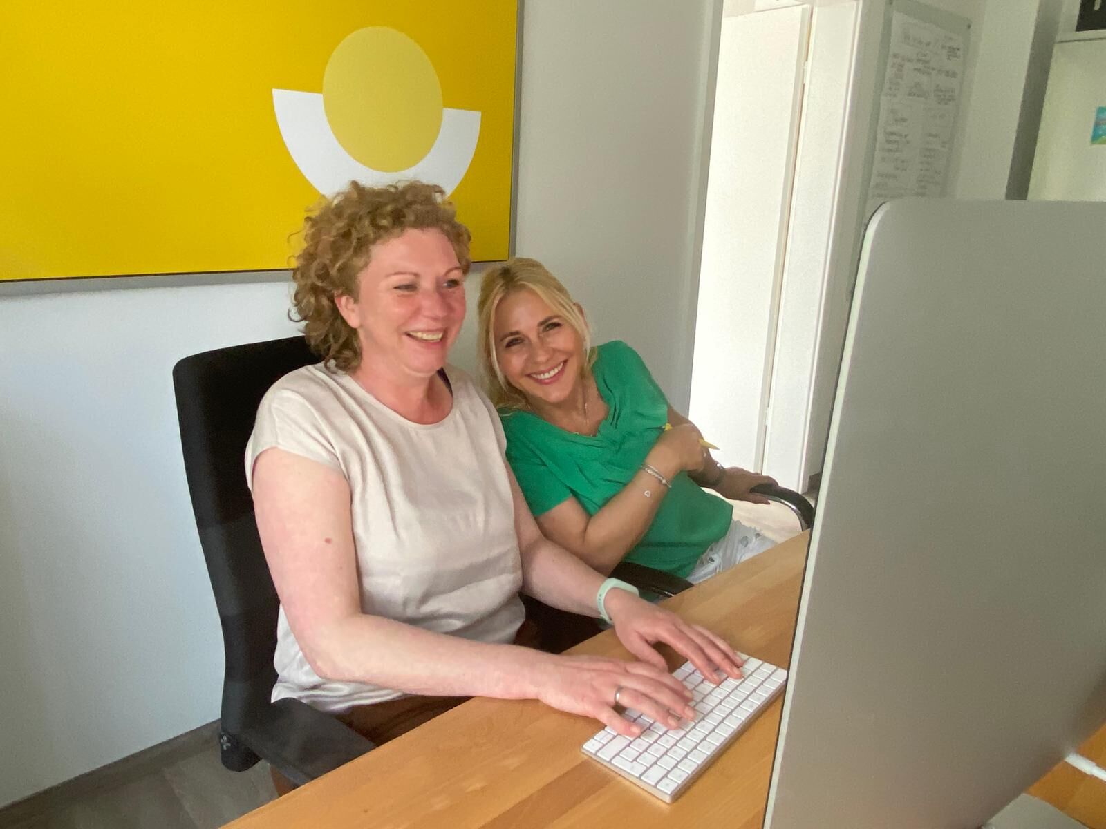 Liveworkflow am Rechner: Fröhliche Abstimmung zur Corporate Website