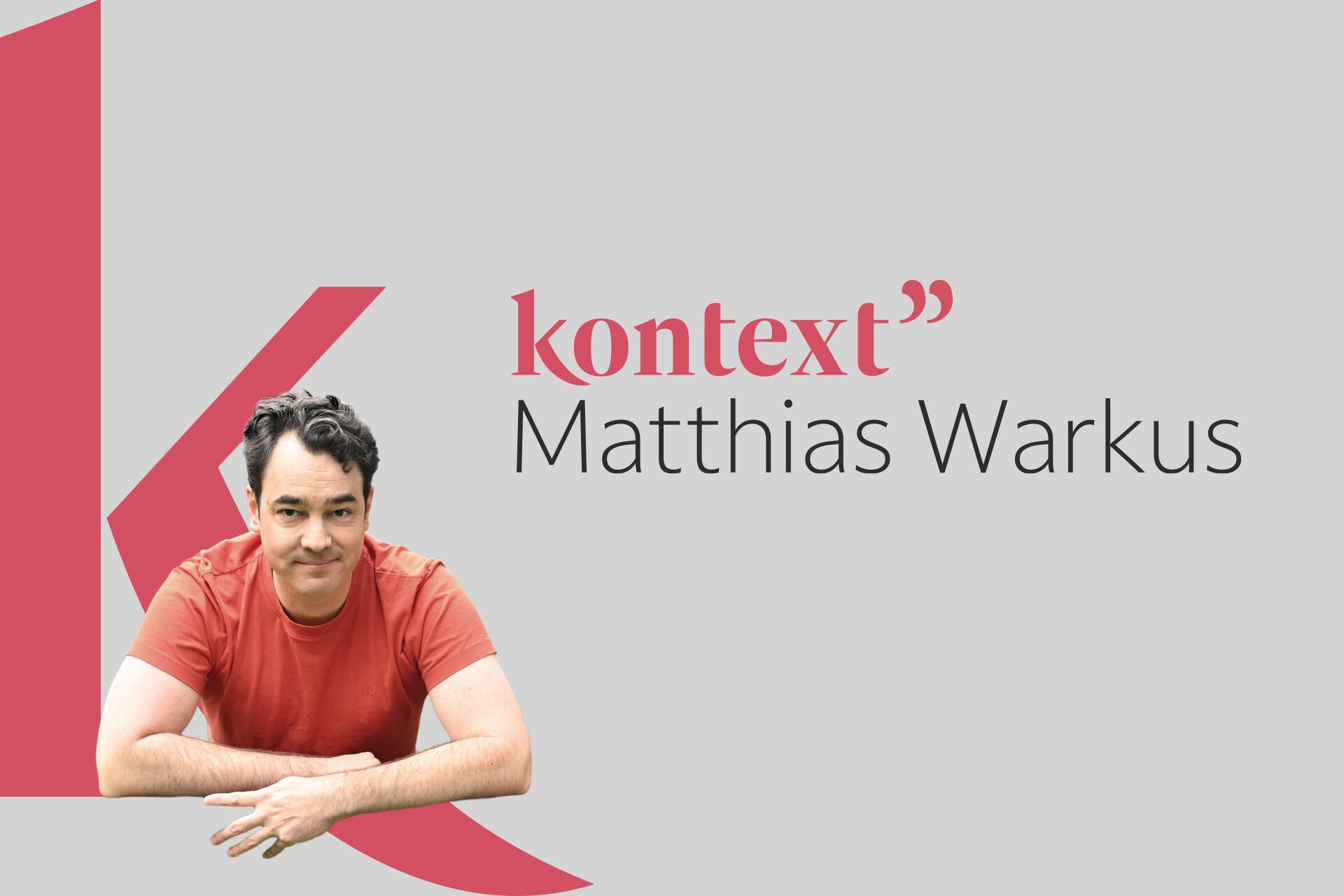 Personal Branding: Collage aus Person mit typografischem Serifen-„k”, rechts davon „kontext” in pink mit schwarzem Light-Schriftzug Matthias Warkus