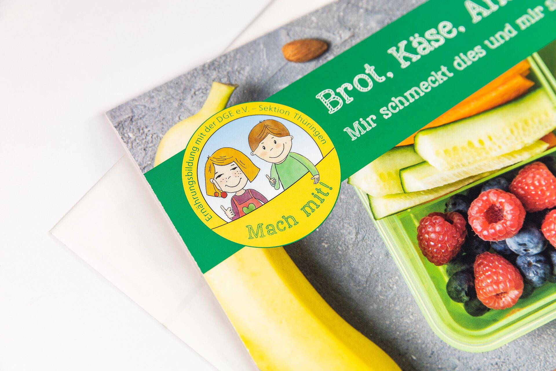 Ernährungsbildung: Buntes Informationsheft der DGE zur gesundheitsförderlichen Ernährung mit den Leitfiguren "Tim & Tine"