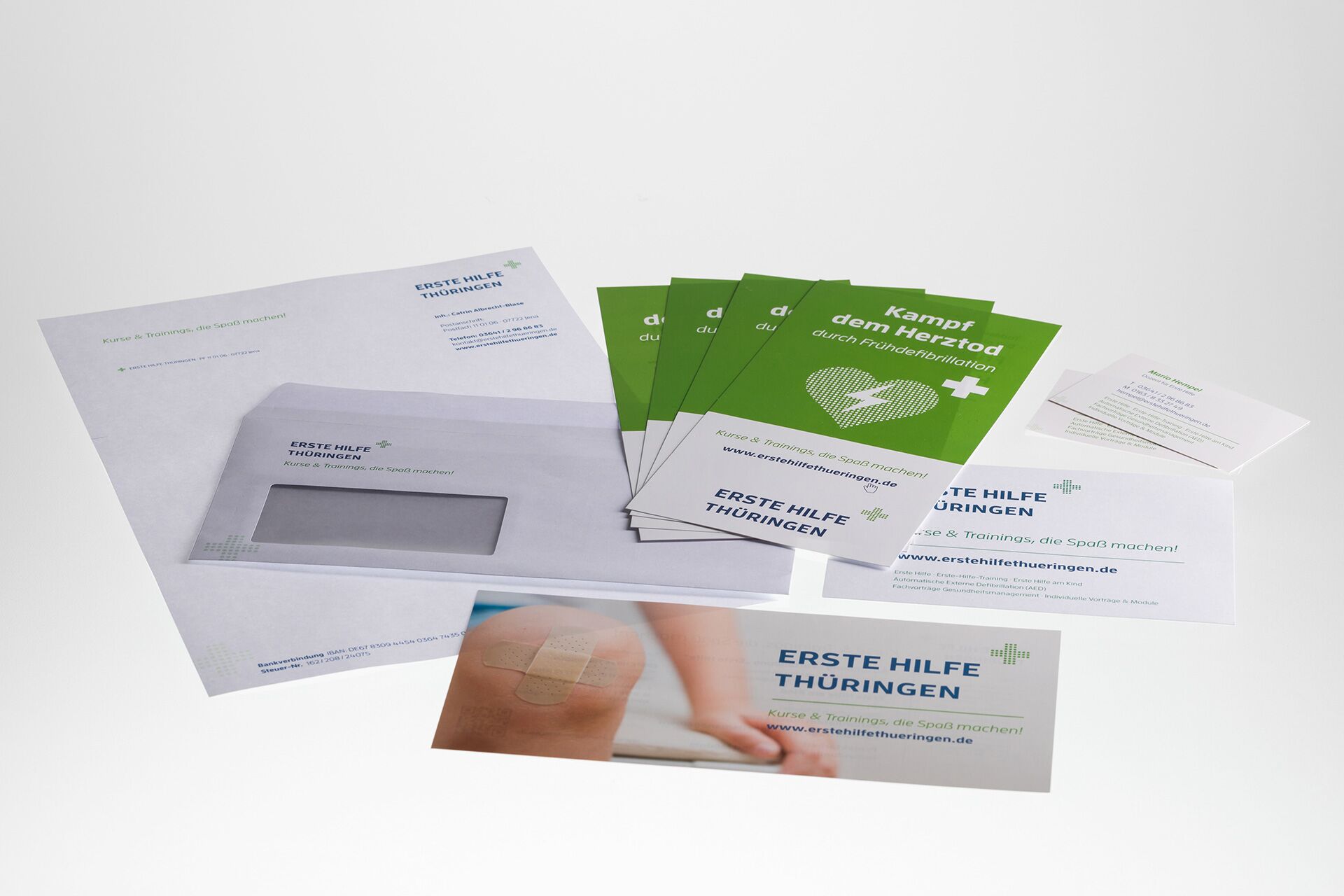 Geschäftsausstattung und Flyer der Ersten Hilfe Thüringen, entwickelt von der designerei Werbeagentur